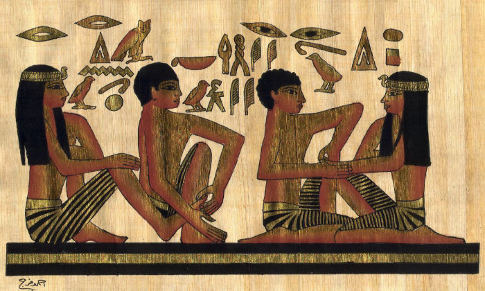 В Древнем Египте считали красивыми гибкие, подвижные руки и ноги.